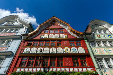 appenzell_houses_tradition_facade_red_close_day_Lr_better_logo